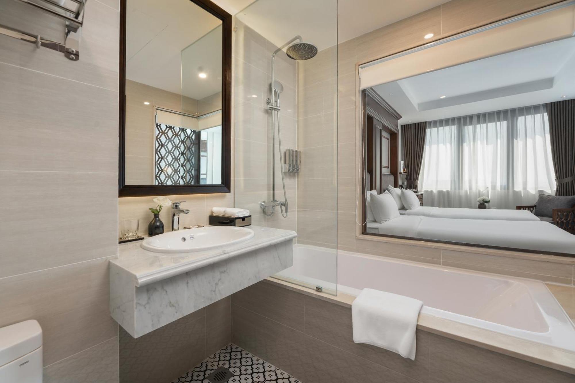 The Q Boutique Hotel Ханой Екстериор снимка