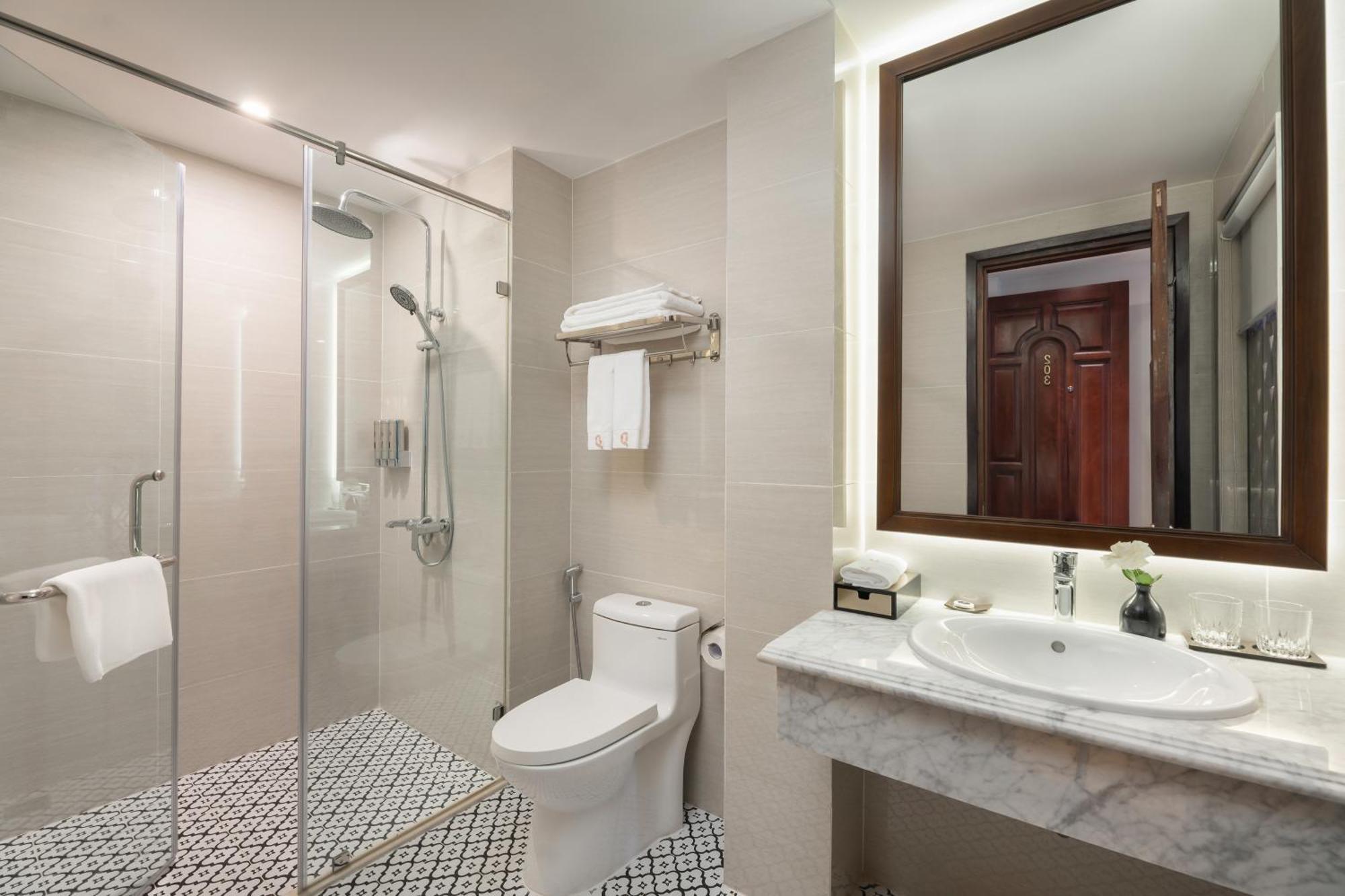 The Q Boutique Hotel Ханой Екстериор снимка