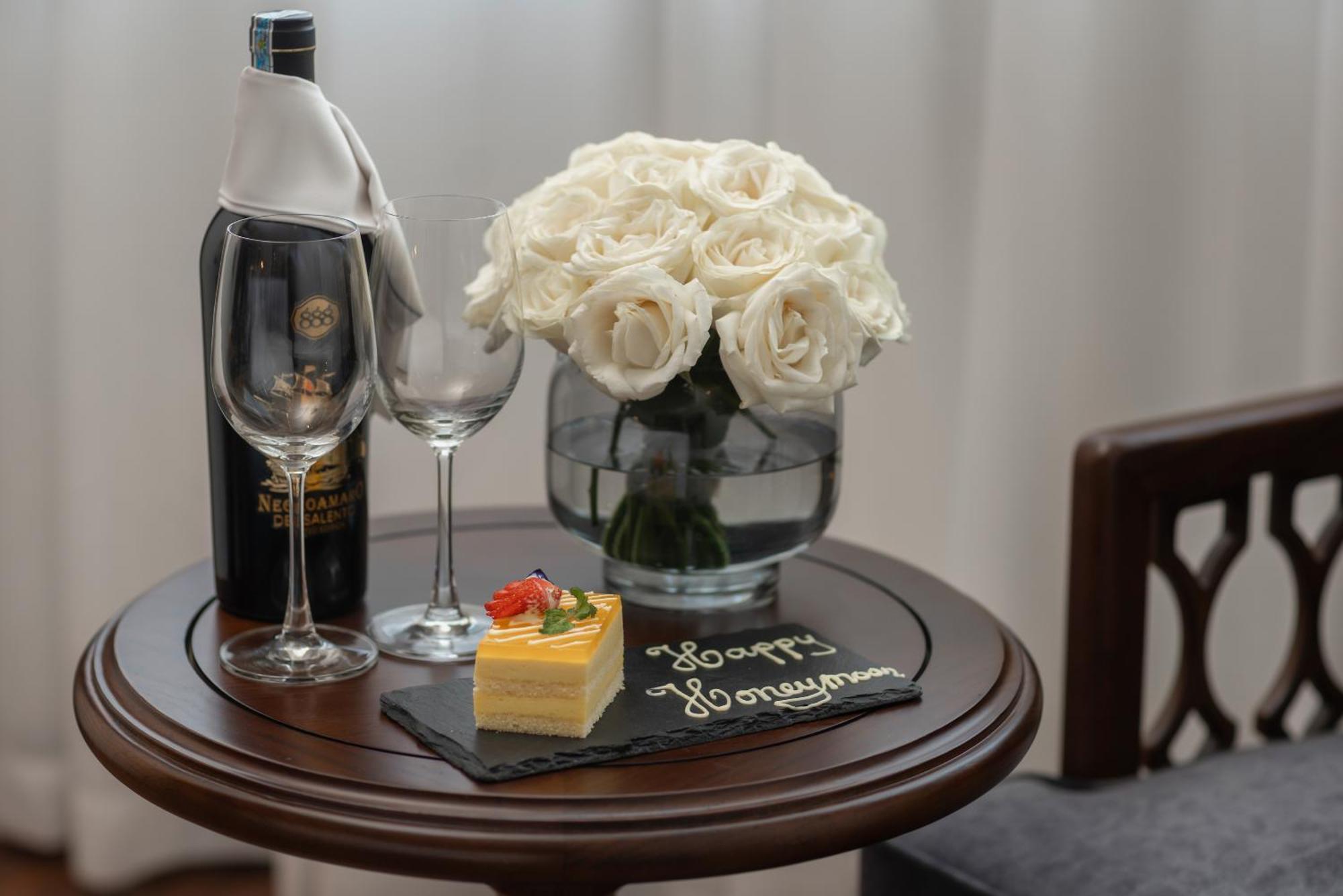 The Q Boutique Hotel Ханой Екстериор снимка