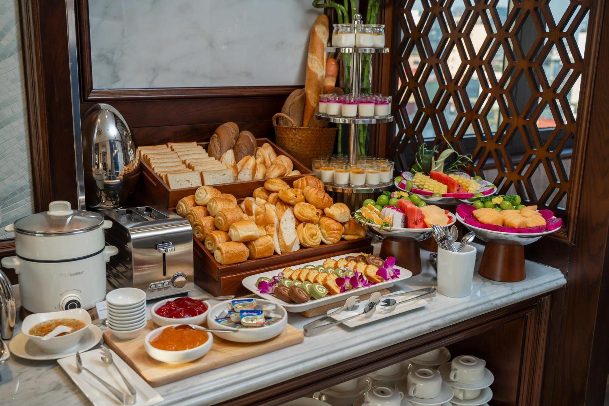 The Q Boutique Hotel Ханой Екстериор снимка