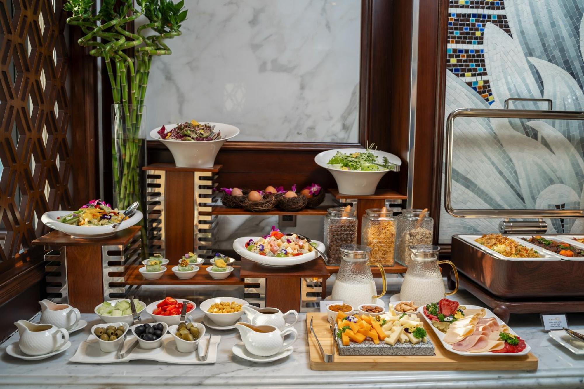 The Q Boutique Hotel Ханой Екстериор снимка