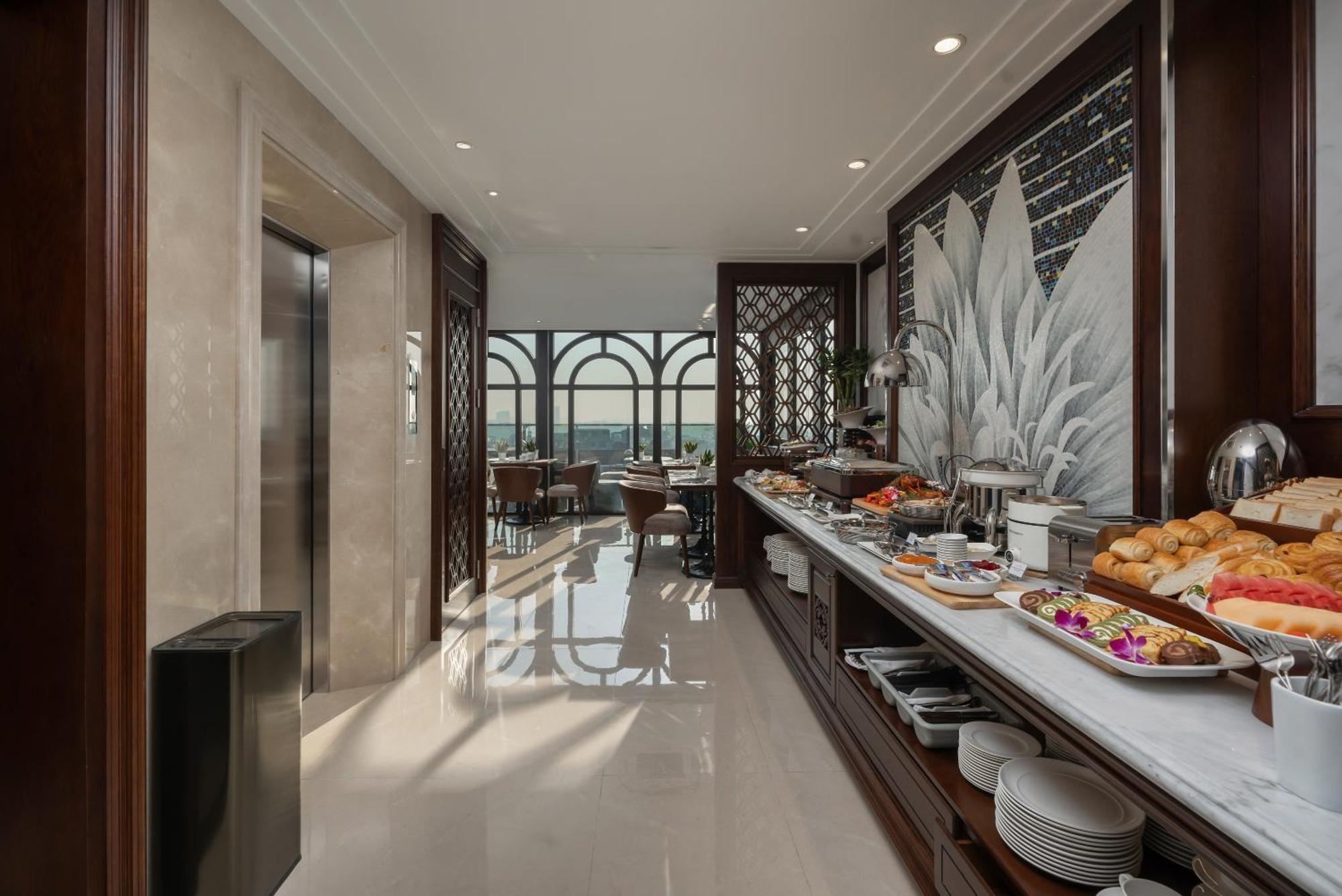 The Q Boutique Hotel Ханой Екстериор снимка