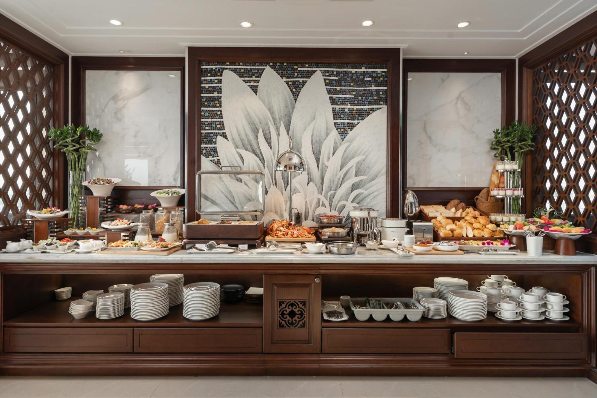 The Q Boutique Hotel Ханой Екстериор снимка
